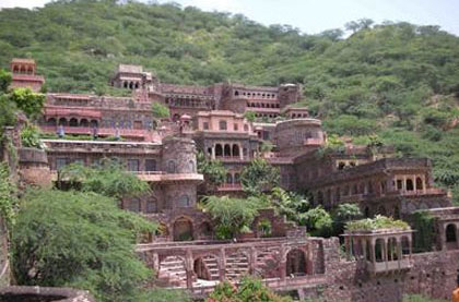 Jaipur Bhangarh Car Rental